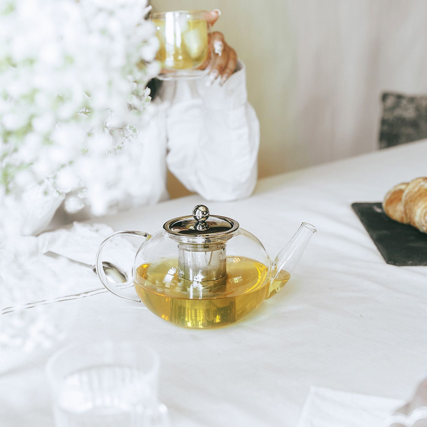 Gifthub 13.4 Oz Glass Cocktail Shaker With Leakproof Steel Lid & Strainer - Gold, Silver, Or Rose Gold