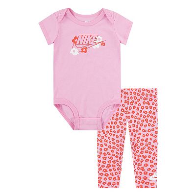 Nike newborn girl best sale