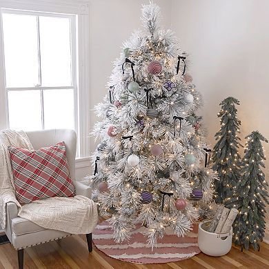 National Tree Company 7.5-Ft. Bavarian Pine Flocked 900-Light Artificial Christmas Tree\