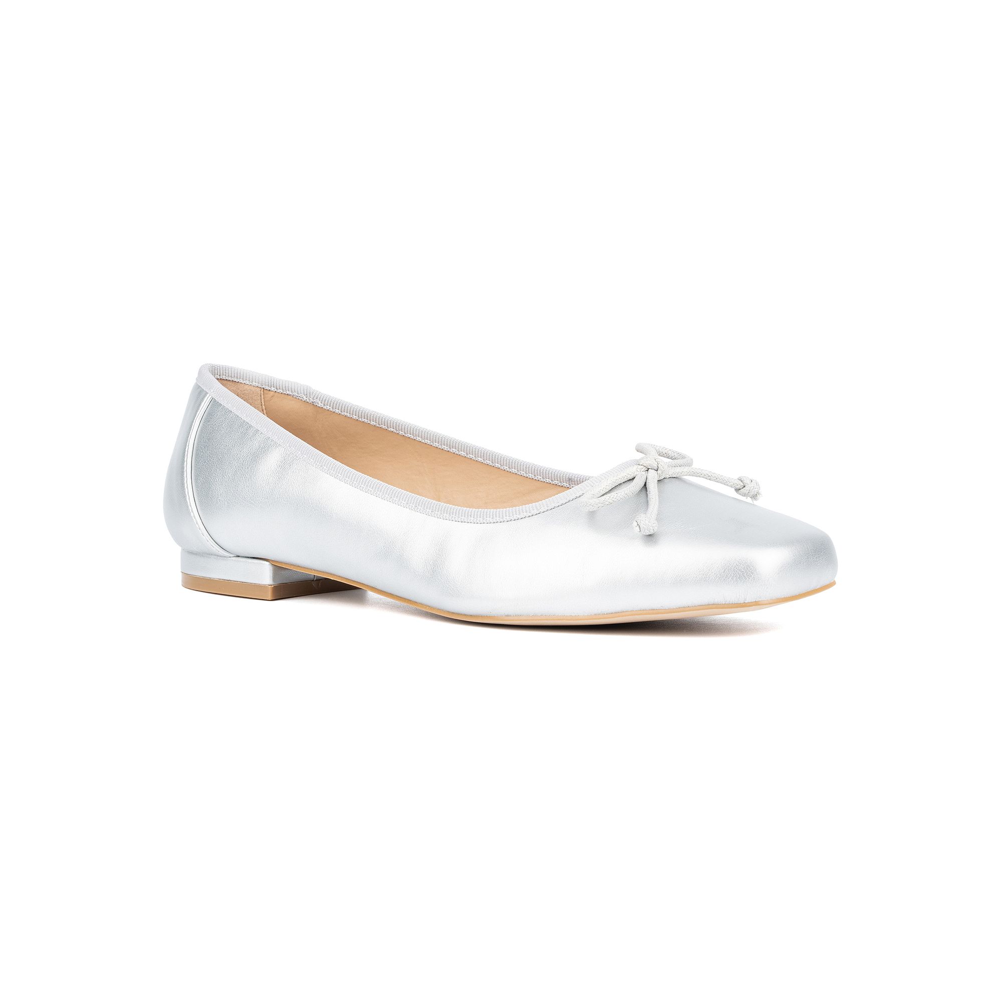 Fashion to Figure Fawn Womens Ballet Flats, Size: 8 Wide, Silver
