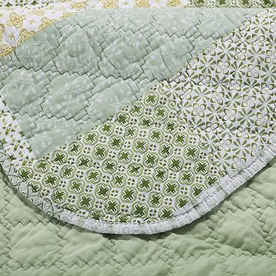 Reversible Fabric Twin Size Quilt Set with Geometric Pattern Motif, Green