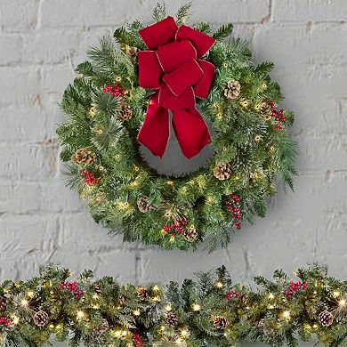 Classic Pre lit Wreath 24"