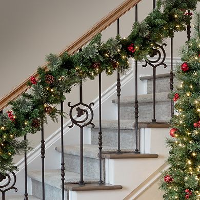 Classic Pre lit Garland 9'