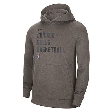 Unisex Nike Olive Chicago Bulls 2023/24 Performance Spotlight On-Court Practice Pullover Hoodie