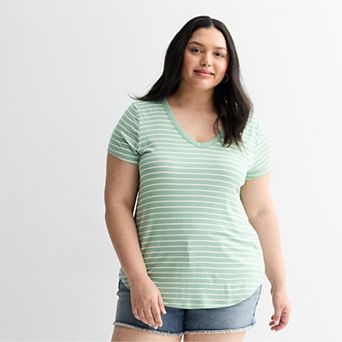 Juniors' Plus SO® Short Sleeve V-Neck Tee