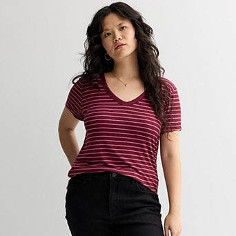 Juniors' Plus SO® Short Sleeve V-Neck Tee