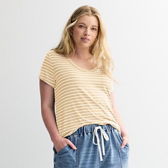 Juniors' Plus SO® Short Sleeve V-Neck Tee