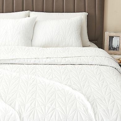 Madelinen® Oversized Pinsonic Solid Quilt Set with Shams