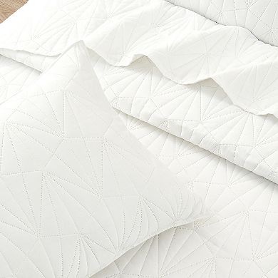Madelinen® Oversized Pinsonic Solid Quilt Set with Shams