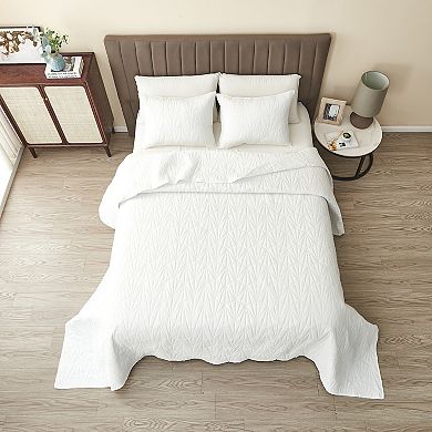 Madelinen® Oversized Pinsonic Solid Quilt Set with Shams