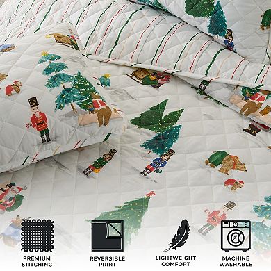Madelinen® Winter Holiday Santa Claus Quilt Set with Shams