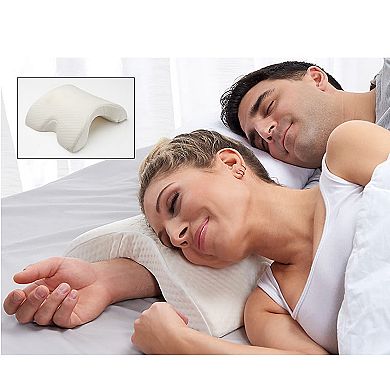 This tunnel-shaped memory pillow supports your neck, head and shoulders while you sleep.