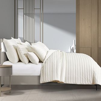 Five Queens Court Valletta Quilt Set