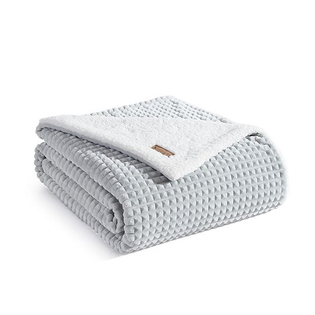 Ugg deals plush throw !