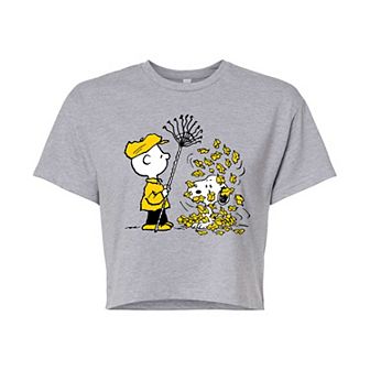 Juniors' Peanuts Charlie & Snoopy Fall Leaves Cropped Tee