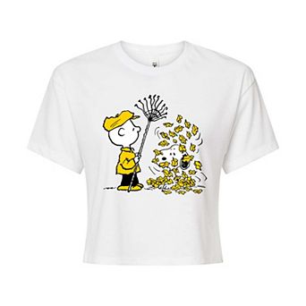 Juniors' Peanuts Charlie & Snoopy Fall Leaves Cropped Tee