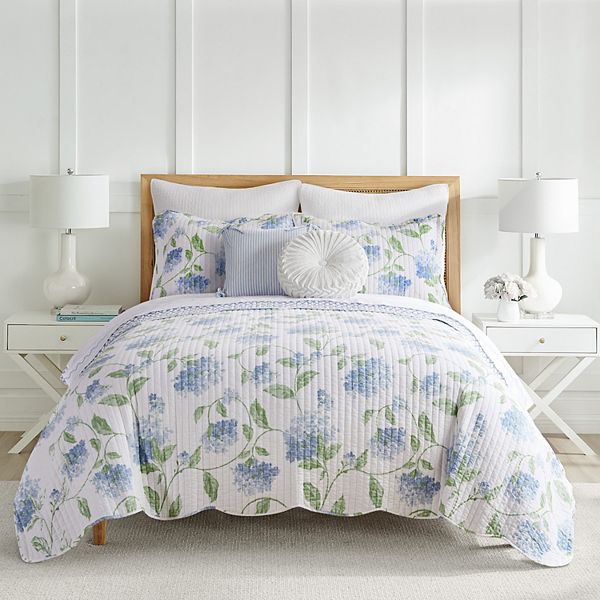 Draper James Trisa Floral Reversible Quilt Set with Shams