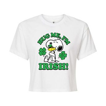 Juniors' Peanuts Hug Me I'm Irish Cropped Tee