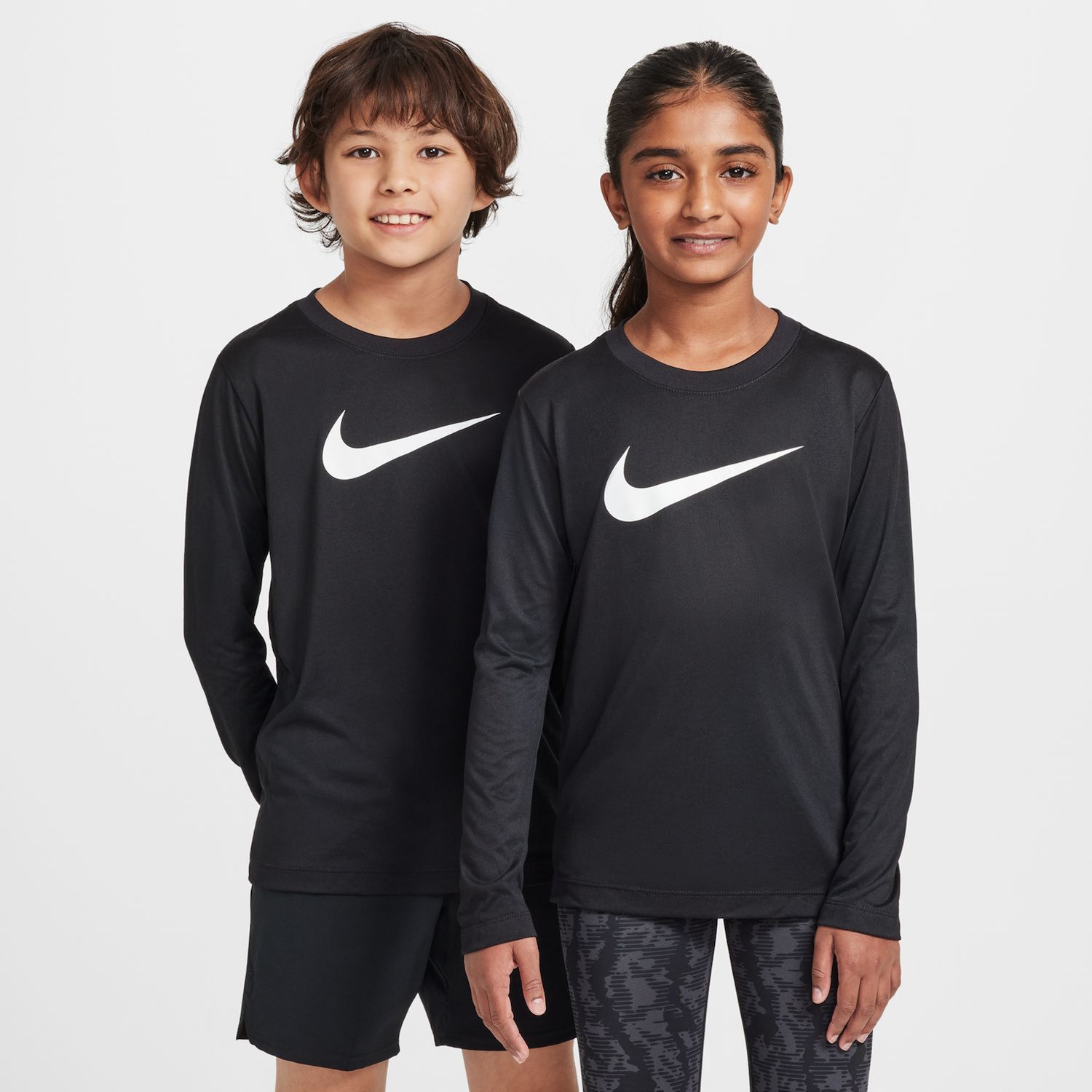 Футболка Nike Dri-FIT Long Sleeve для мальчиков, цвет: Чёрный — фото 1