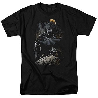 Batman Sweeping Cape Short Sleeve Adult T-shirt