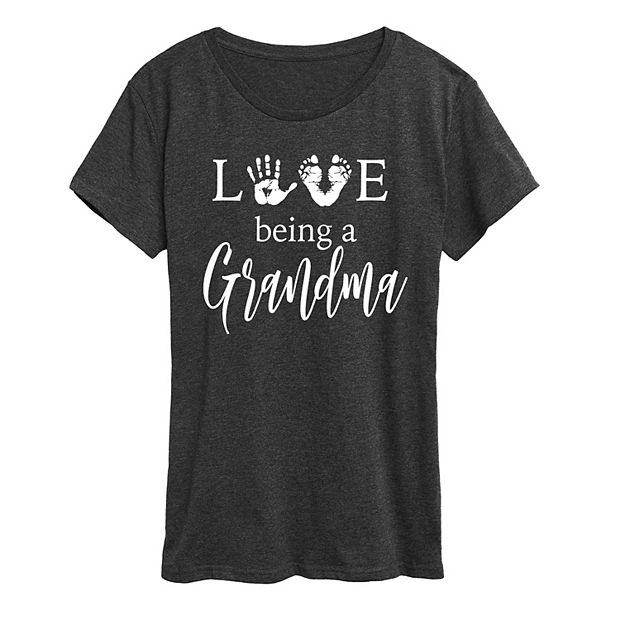 Women s Love Being a Grandma Graphic Tee