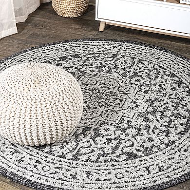 Sinjuri Medallion Textured Weave Indoor/Outdoor Area Rug