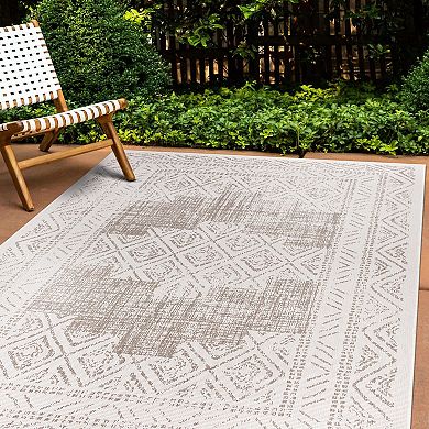 World Rug Gallery Transitional Bohemian Weather Resistant Indoor/Outdoor Area Rug