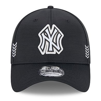 Men's New Era  Black New York Yankees 2024 Clubhouse 39THIRTY Flex Fit Hat