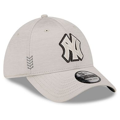 Men's New Era  Cream New York Yankees 2024 Clubhouse 39THIRTY Flex Fit Hat