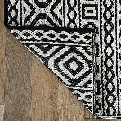 World Rug Gallery Black Geometric Reversible Indoor / Outdoor Area Rug