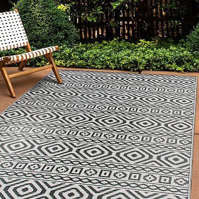 World Rug Gallery Black Geometric Reversible Indoor / Outdoor Area Rug