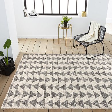 Aisha Moroccan Triangle Geometric Area Rug