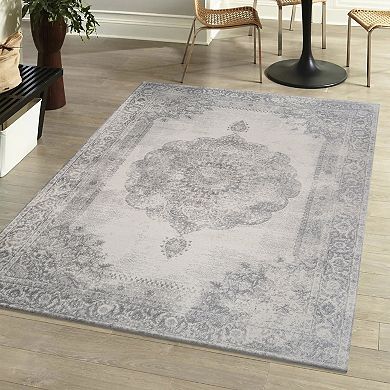 Kelly Rosalia Cottage Medallion Area Rug