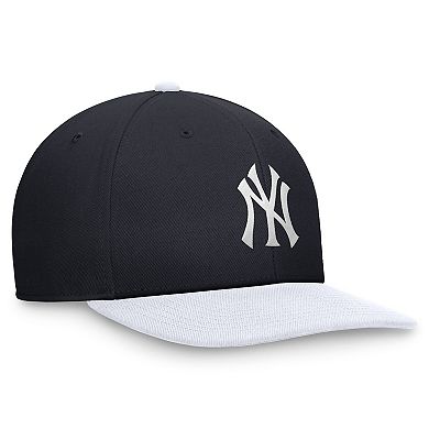 Men's Nike Navy/White New York Yankees Evergreen Two-Tone Snapback Hat