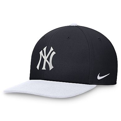 Men's Nike Navy/White New York Yankees Evergreen Two-Tone Snapback Hat