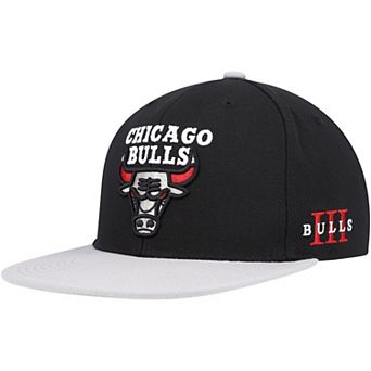 Men's Mitchell & Ness Black/Gray Chicago Bulls Core Snapback Hat
