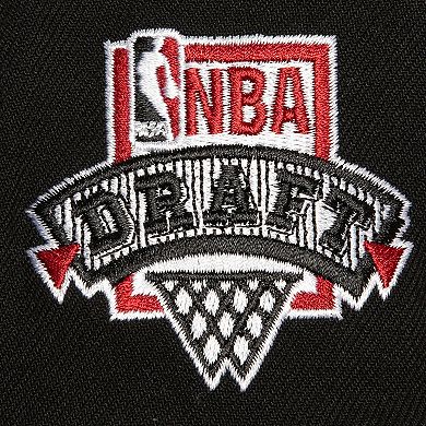 Men's Mitchell & Ness White/Red Chicago Bulls Core Snapback Hat