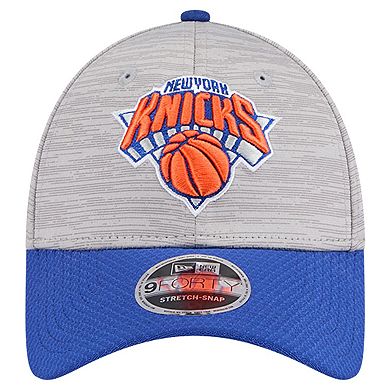 Men's New Era Heather Gray/Blue New York Knicks Active Digi-Tech Two-Tone 9FORTY Adjustable Hat