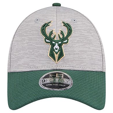 Men's New Era Heather Gray/Hunter Green Milwaukee Bucks Active Digi-Tech Two-Tone 9FORTY Adjustable Hat