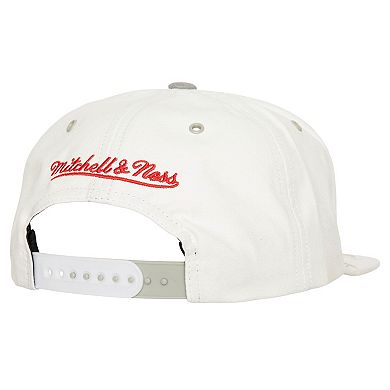 Men's Mitchell & Ness White Chicago Bulls Day 4 Snapback Hat