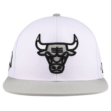 Men's Mitchell & Ness White Chicago Bulls Core Snapback Hat