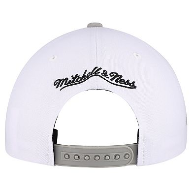Men's Mitchell & Ness White Chicago Bulls Core Snapback Hat
