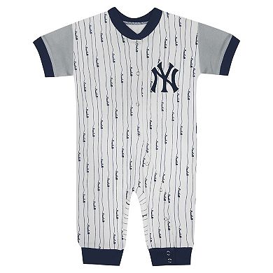 Newborn & Infant Fanatics Branded White New York Yankees Logo Best Series Full-Snap Jumper