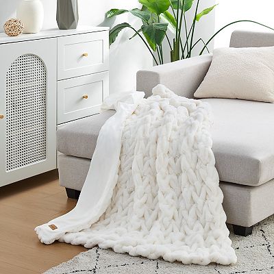 Koolaburra by Ugg store NWT White Pina Queen Throw Blanket