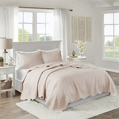 3 Piece Reversible Scalloped Edge Quilt Set With Shams