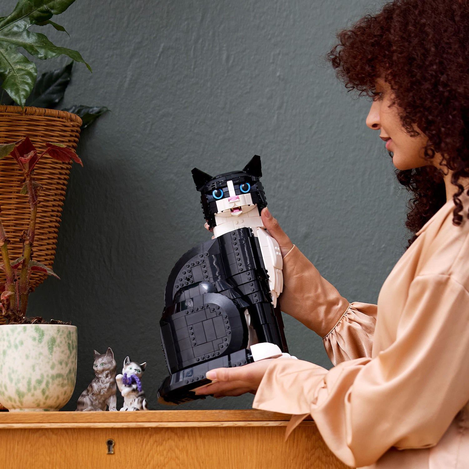 LEGO Tuxedo Cat Animal Lovers Home Decor 21349 Building Kit (1710 pieces)