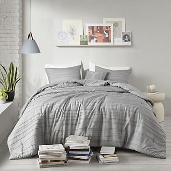 Intelligent Design Milo Cationic Dyed Clip Jacquard Comforter Set with Throw Pillow