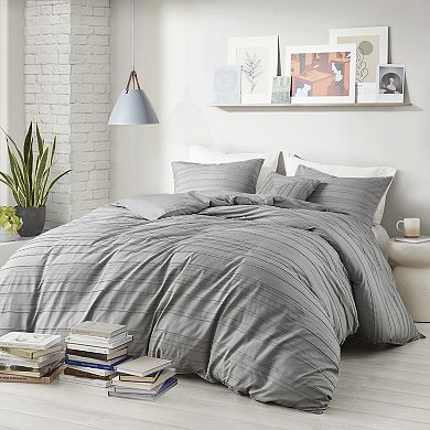 Intelligent Design Milo Cationic Dyed Clip Jacquard Duvet Cover Set with Throw Pillow