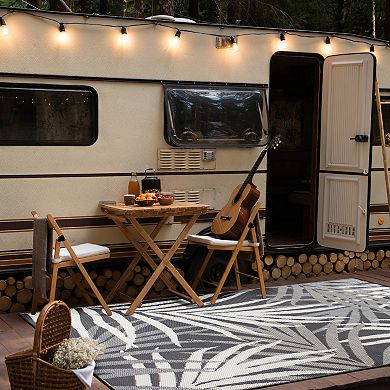 World Rug Gallery Toprical Leaves Coastal Reversible Recycled Plastic Area Rug