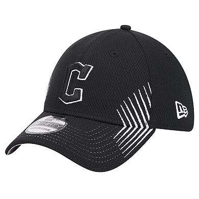 Men's New Era Black Cleveland Guardians Active Dash Mark 39THIRTY Flex Hat